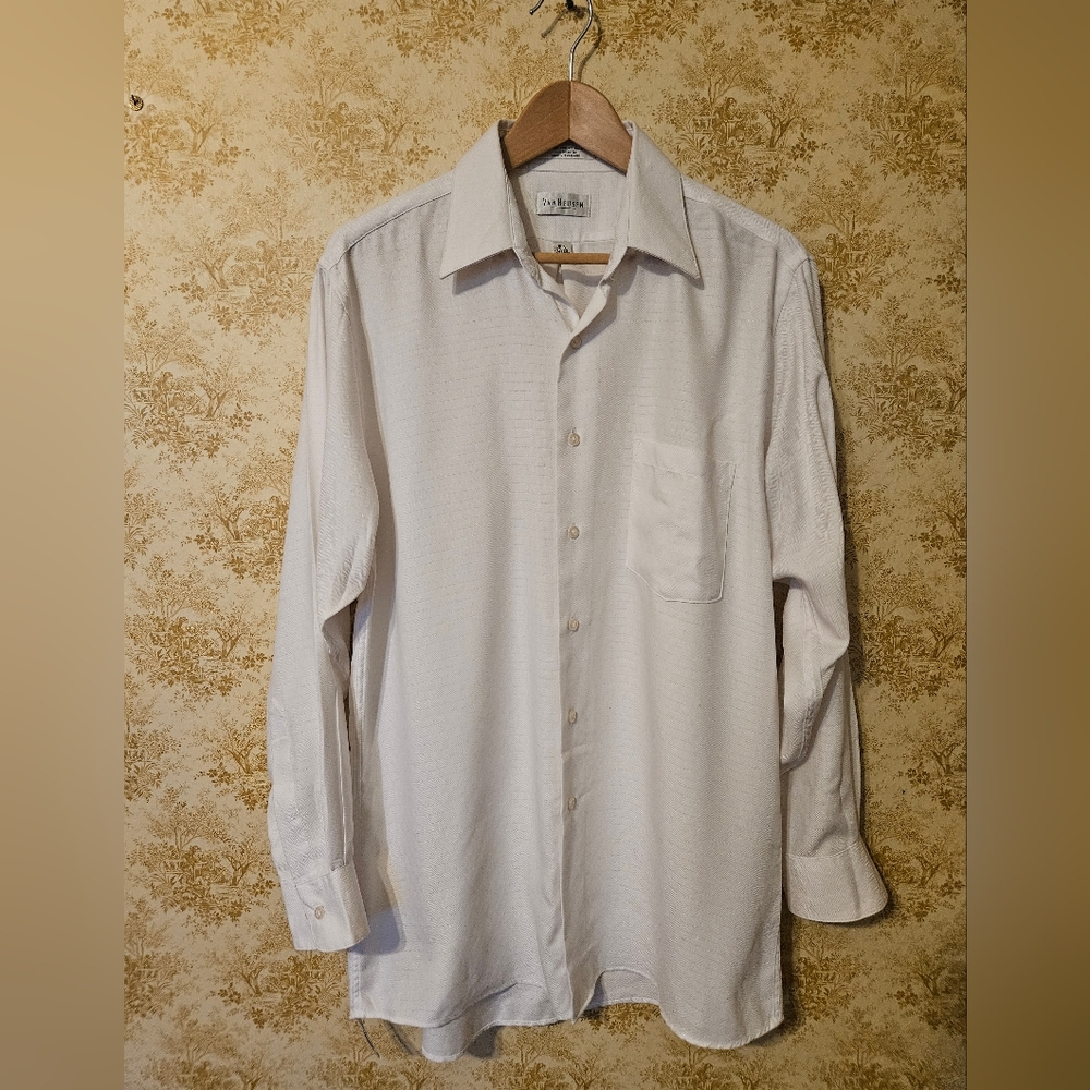 Van Heusen white button down 151/2 32/33 medium